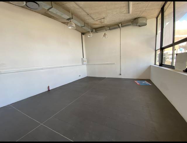 45M² RETAIL TO LET IN SALT RIVER